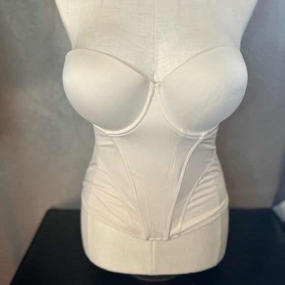 Jezebel Other - Jezebel long line strapless bra ribbing 38D great condition underwire push up